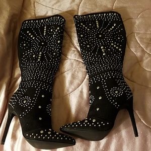 Shoedazzle black studded boots
